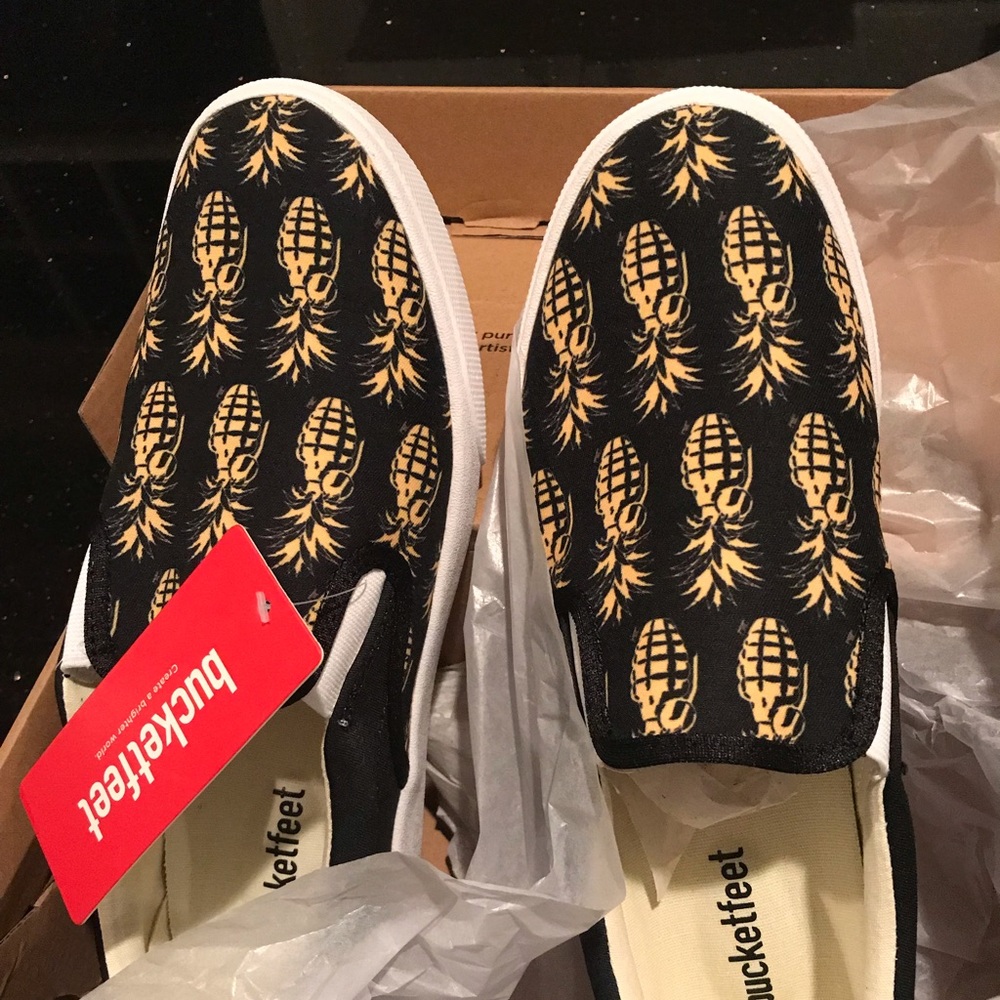 Bucket Feet slipons